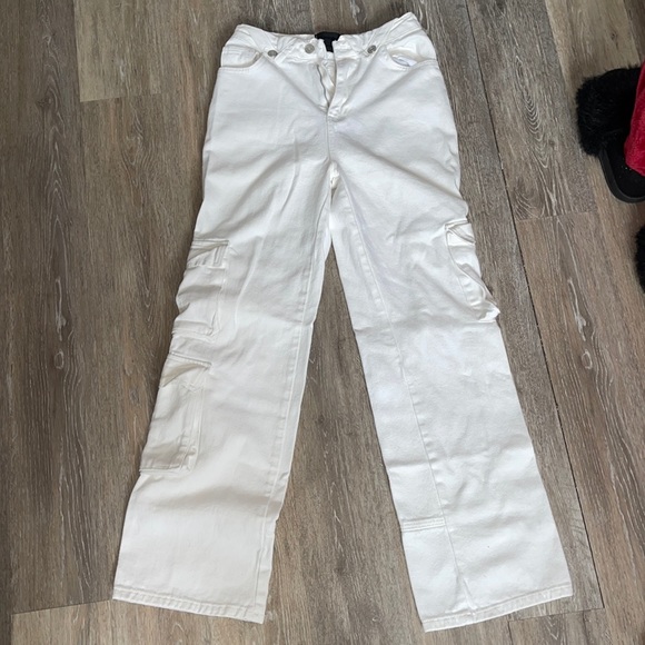 BOOHOO X MADISON BEER white cargo jeans - Picture 2 of 4